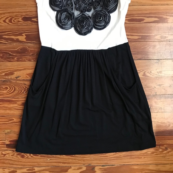 Soprano Black and White Dress with Floral Details - Picture 7 of 14